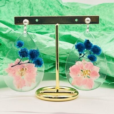 Resinörhängen med blommor