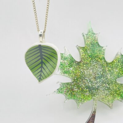 Välvt bersåhalsband